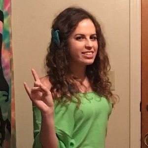 Meet your Posher, Maura